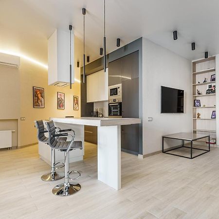 Sea Symphony Design Apartment Одесса Экстерьер фото